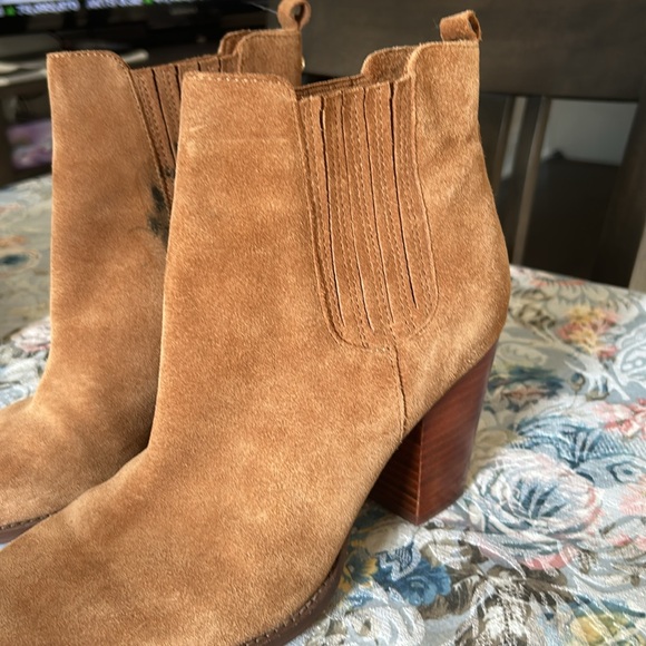 Heeled boots - Picture 4 of 8